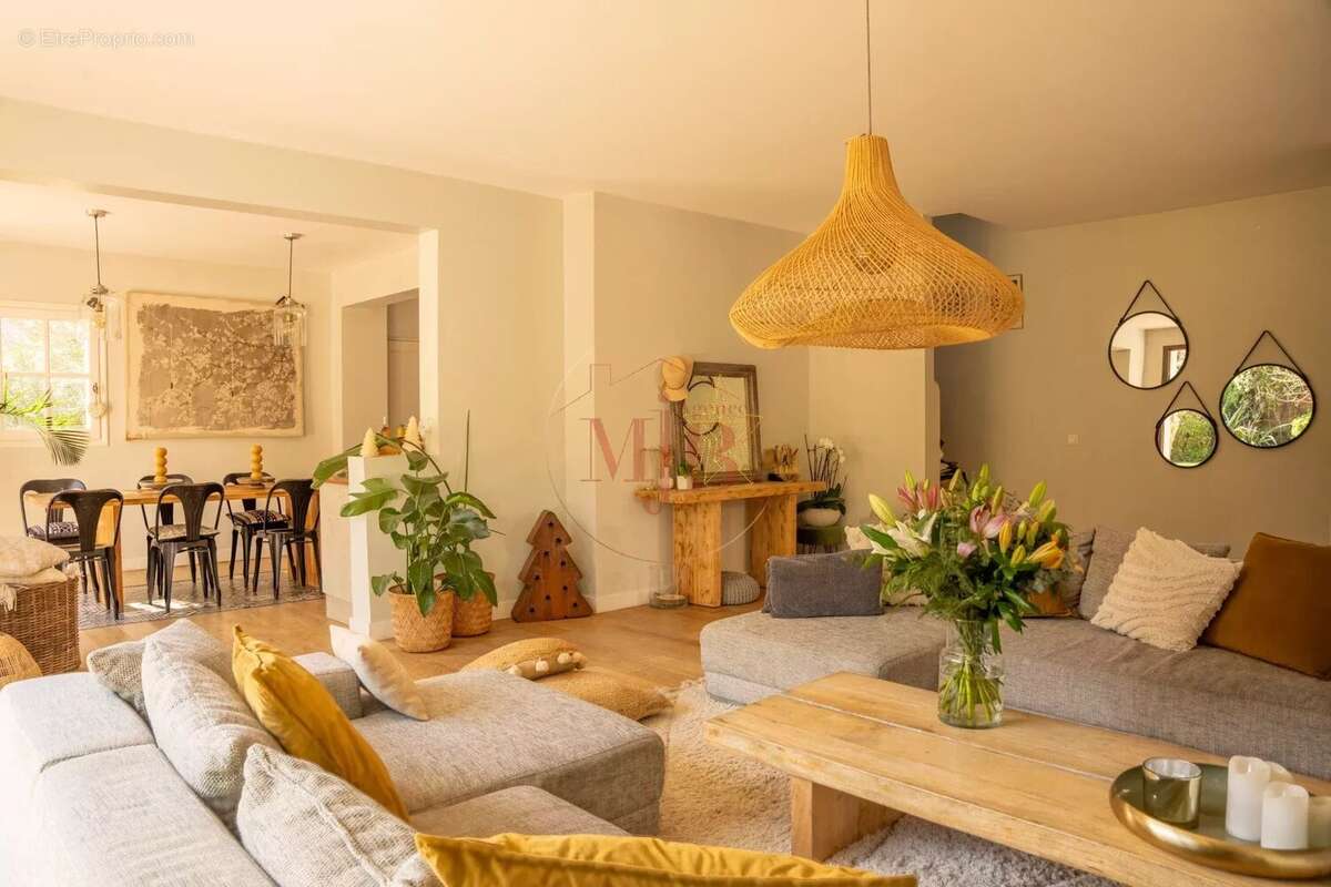 Maison à MAS-BLANC-DES-ALPILLES