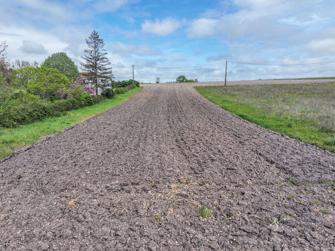 Terrain à DOMPIERRE-SUR-CHARENTE