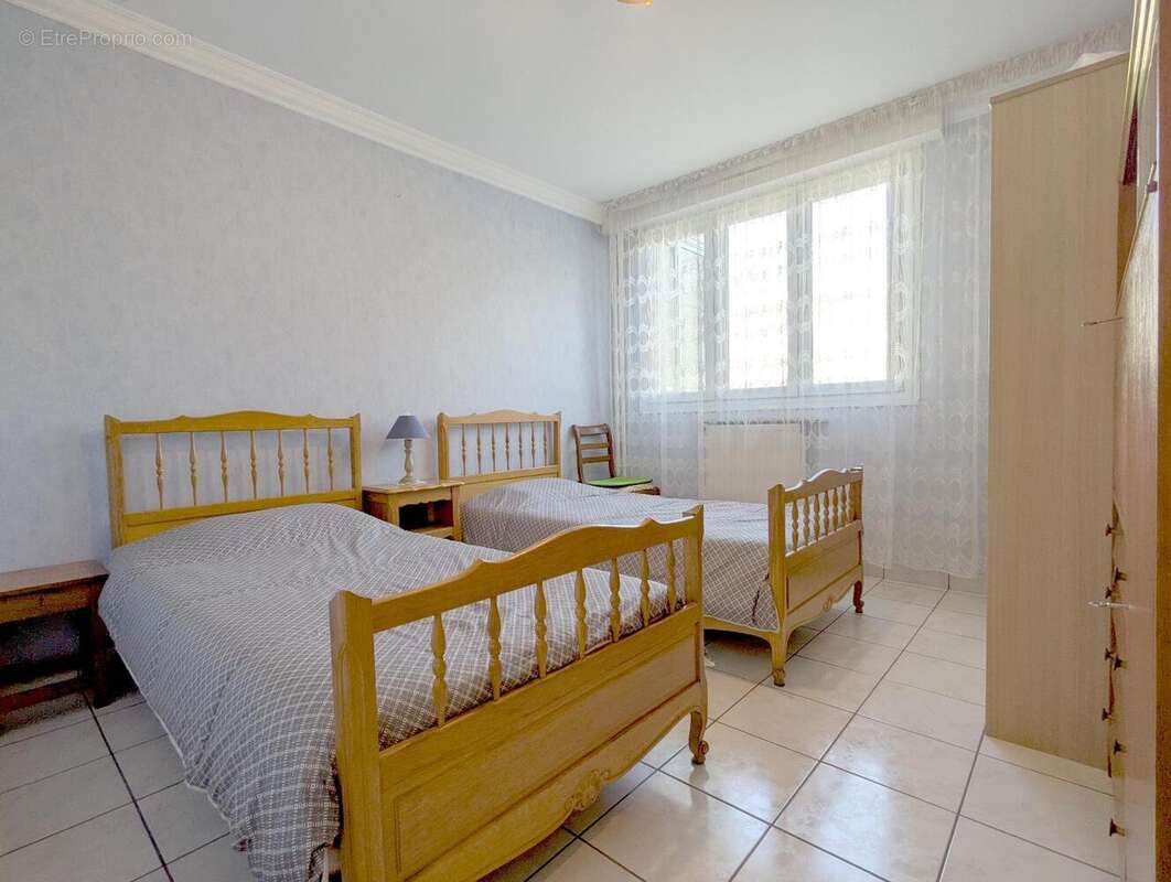   - Appartement à DECINES-CHARPIEU