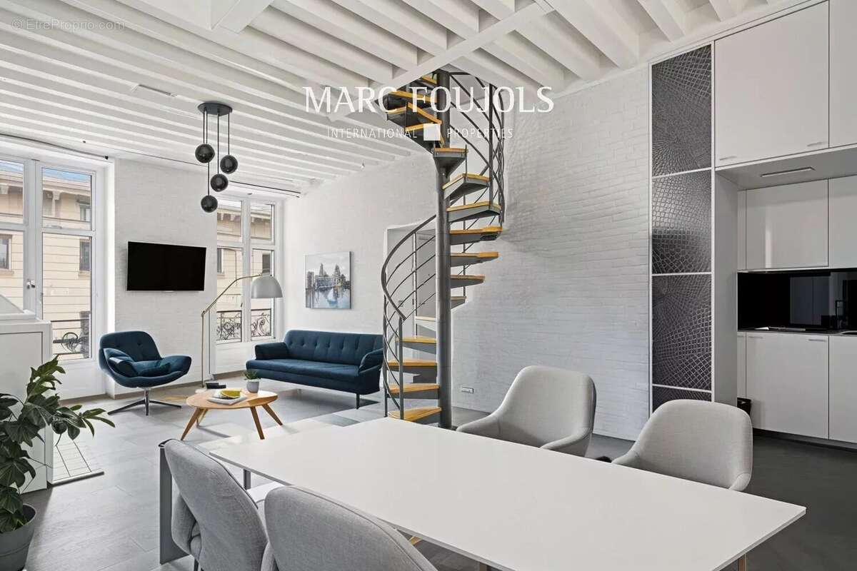 Appartement à PARIS-8E