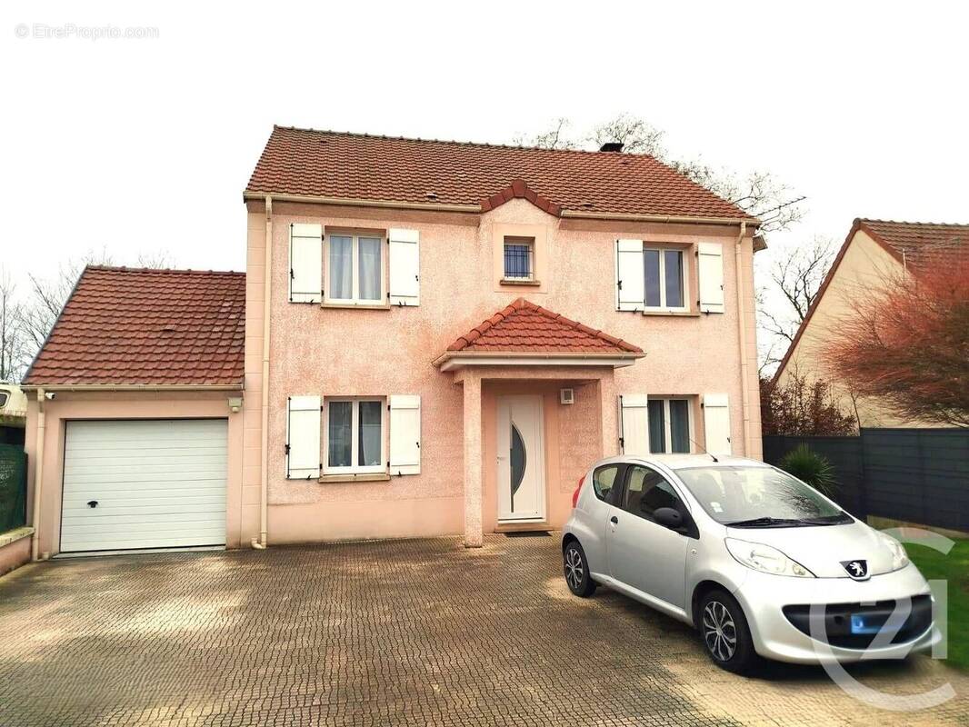Maison à JUILLY