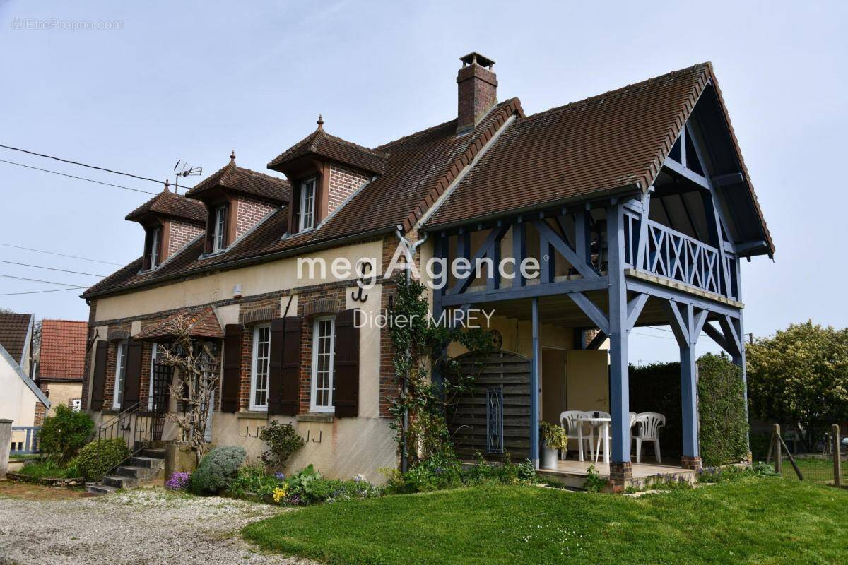 Maison à AIX-EN-OTHE
