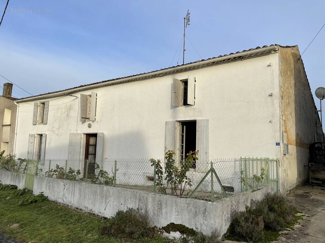 Maison à COZES