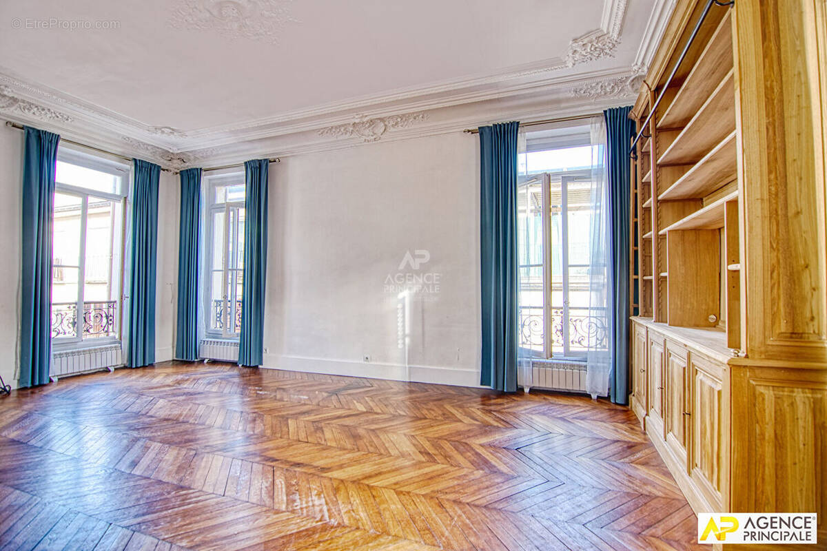 Appartement à VERSAILLES