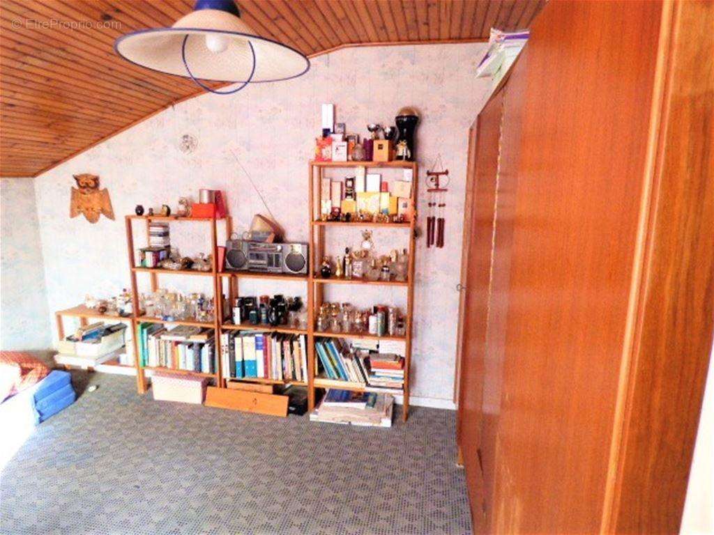 A l&#039;étage un palier avec deux chambres mansardées - Maison à LES HAUTS-DE-CHEE