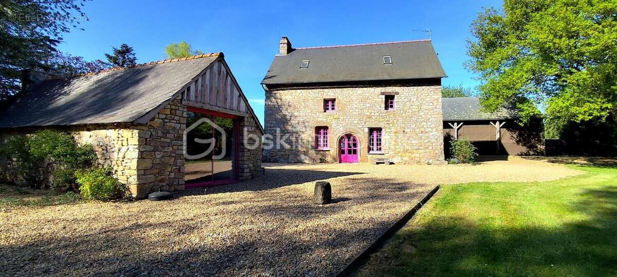 Maison à COMBOURTILLE