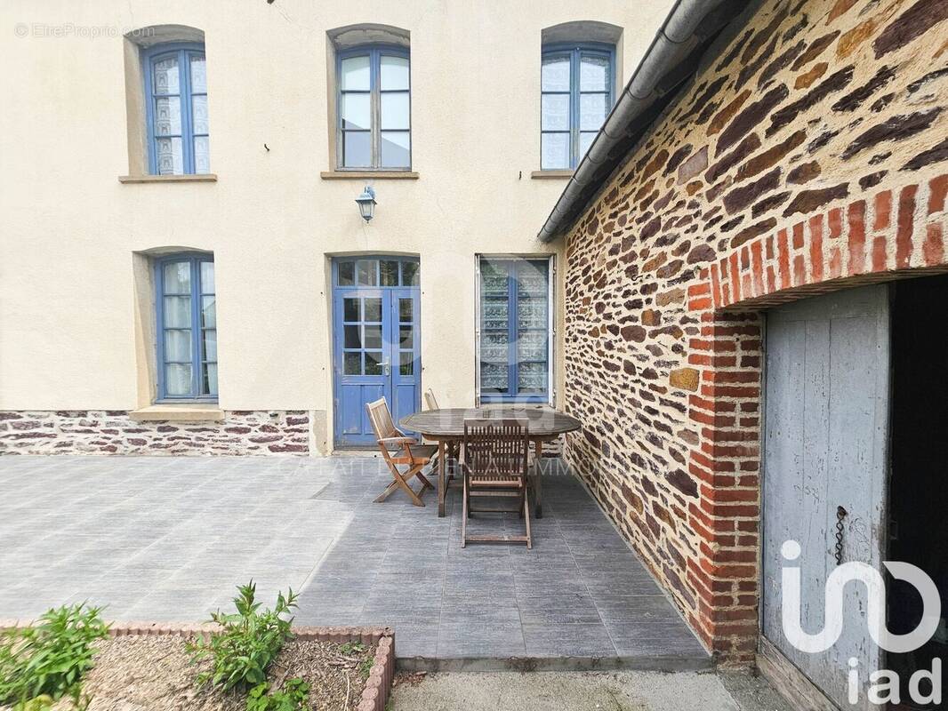 Photo 1 - Maison à SAINT-MEEN-LE-GRAND