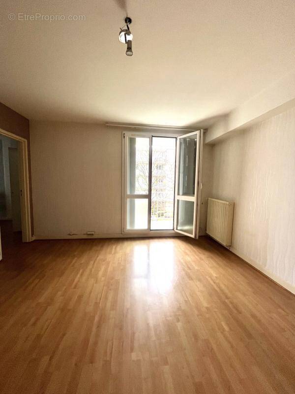Appartement à SAINT-MAUR-DES-FOSSES