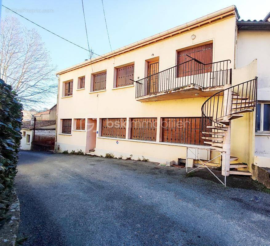 Appartement à LAMALOU-LES-BAINS