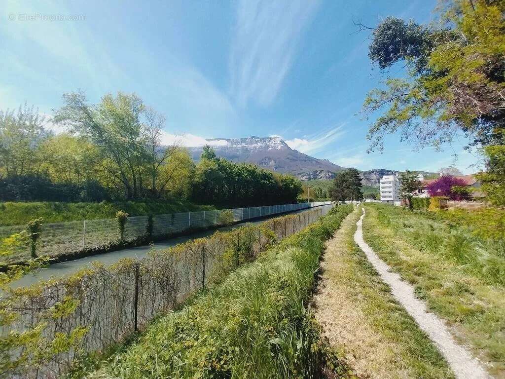 Terrain à LE PONT-DE-CLAIX