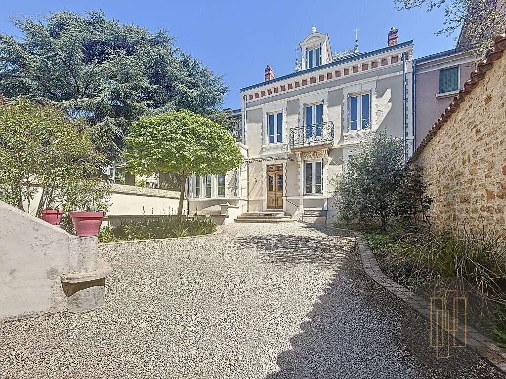 Maison à VILLEFRANCHE-SUR-SAONE