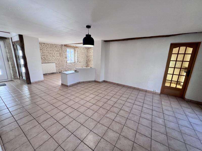 Maison à LA CHAPELLE-ONZERAIN