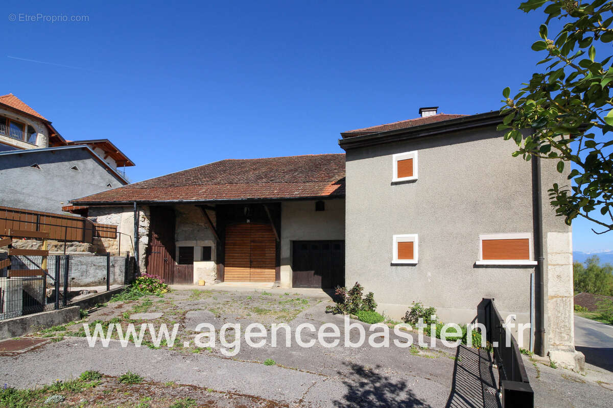 Maison à GRILLY
