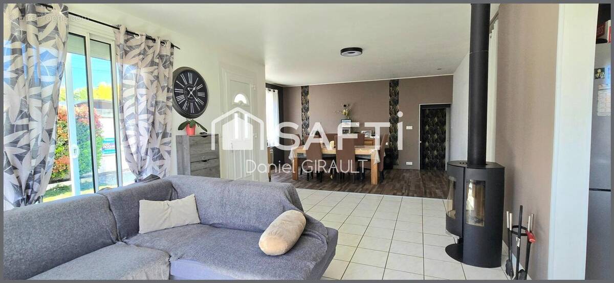 Photo 1 - Maison à CHAILLEVETTE