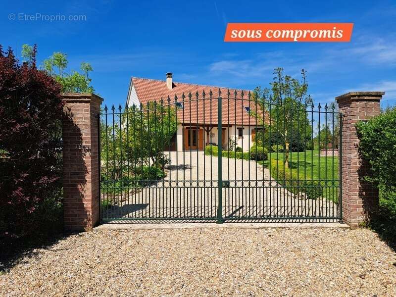 Maison à LA FEUILLIE