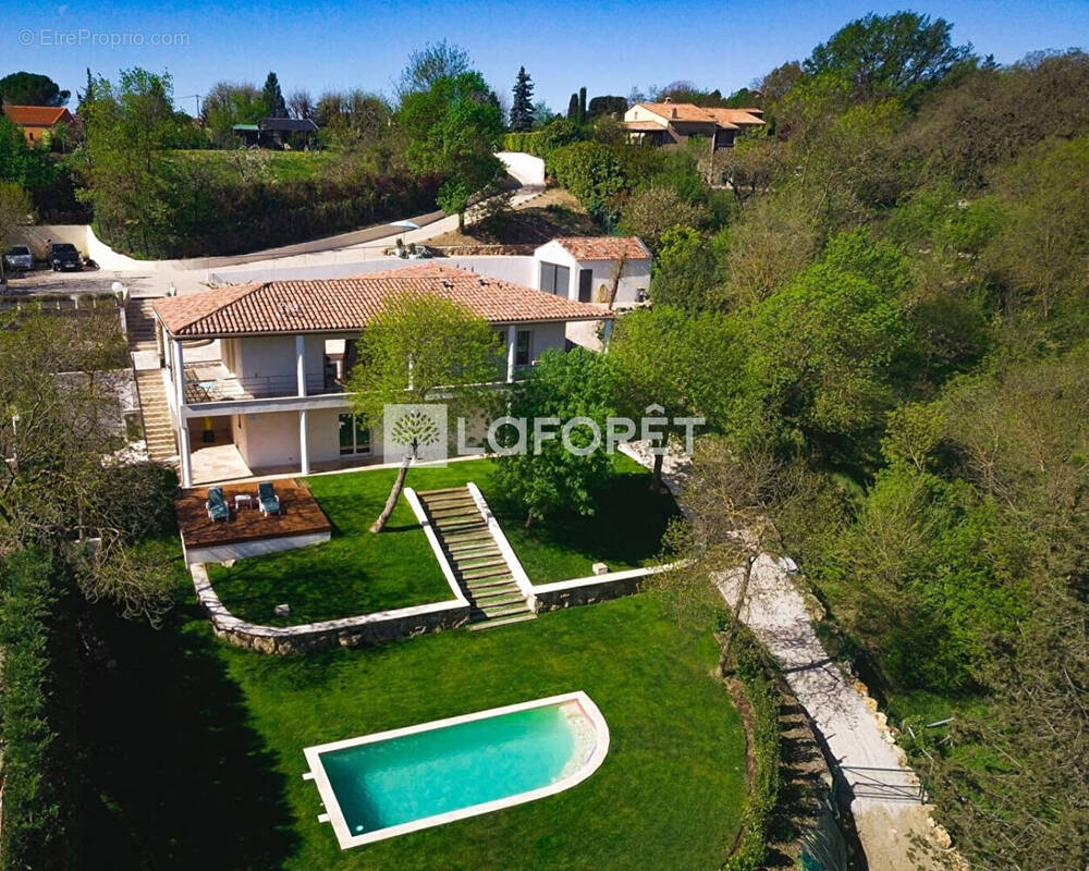 Maison à CHATEAUNEUF-GRASSE