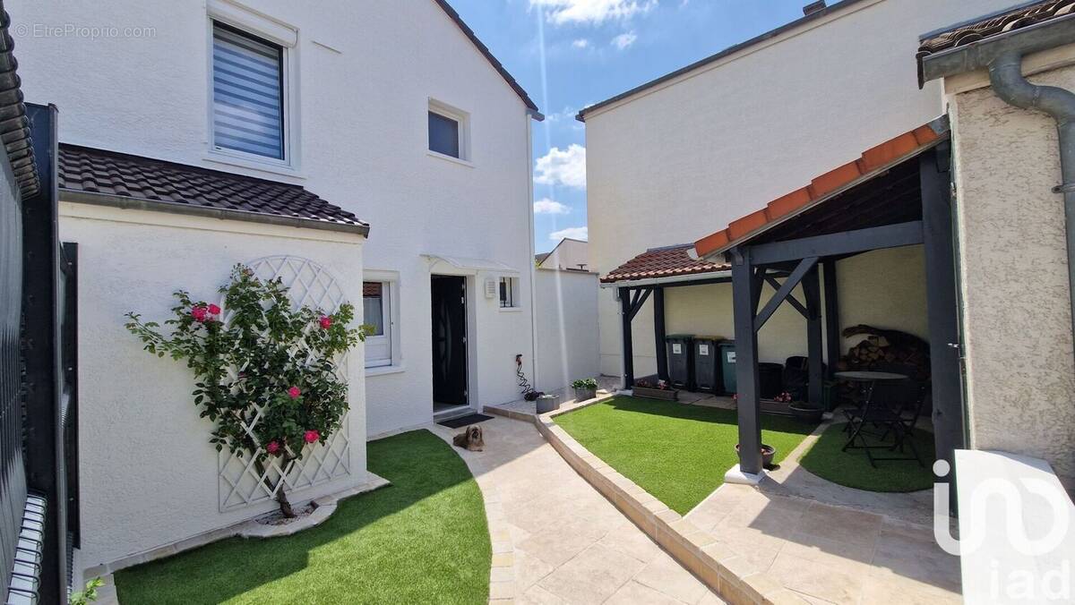 Photo 1 - Maison à SAULX-LES-CHARTREUX