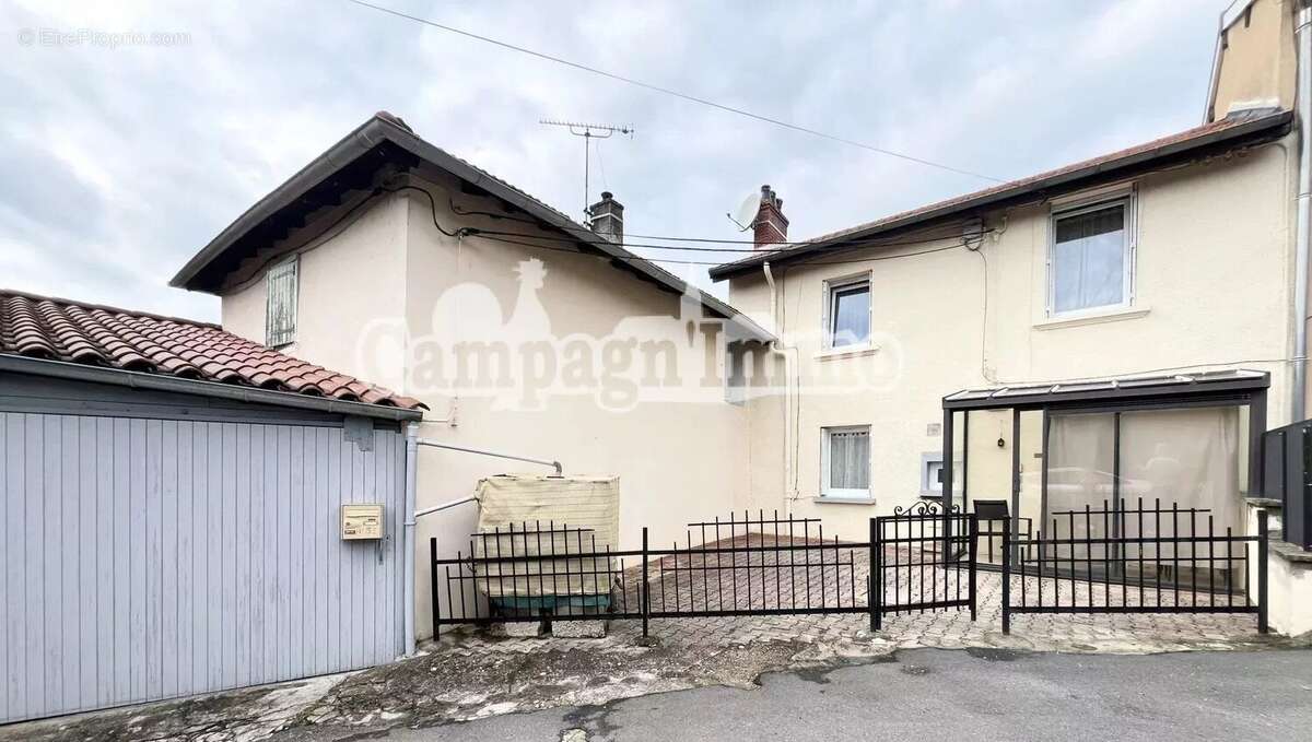 Maison à AMPLEPUIS