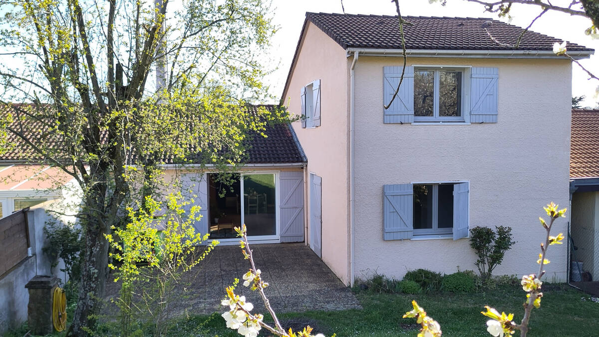 Maison à CHAZAY-D&#039;AZERGUES