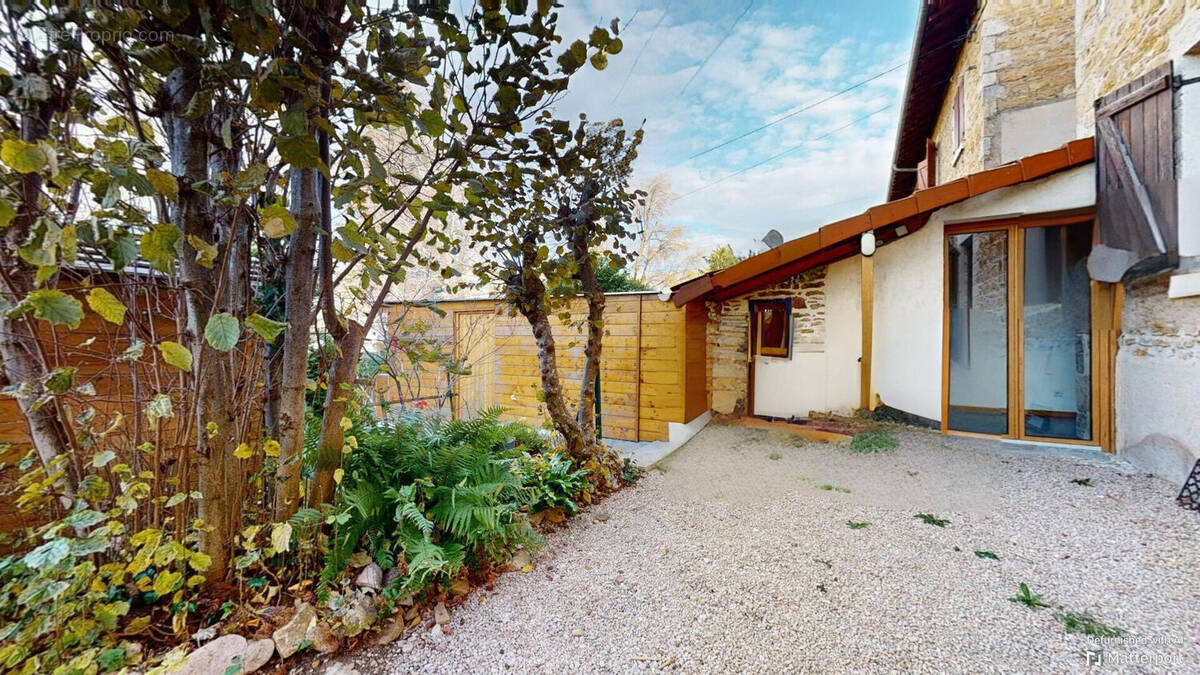 Maison à JUJURIEUX