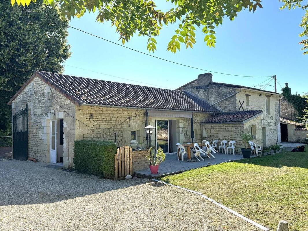   - Maison à THOUARS