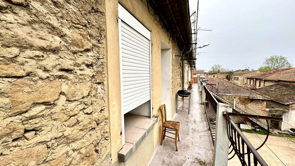 Appartement à ENTRAIGUES-SUR-LA-SORGUE
