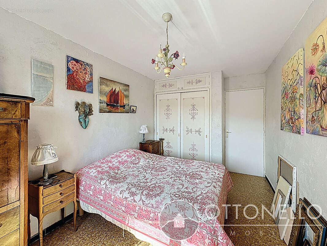 Appartement à ROQUEBRUNE-SUR-ARGENS