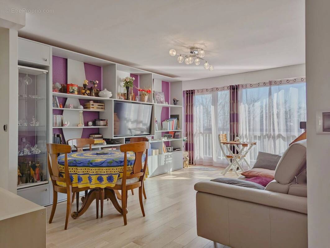 Appartement à LES CLAYES-SOUS-BOIS