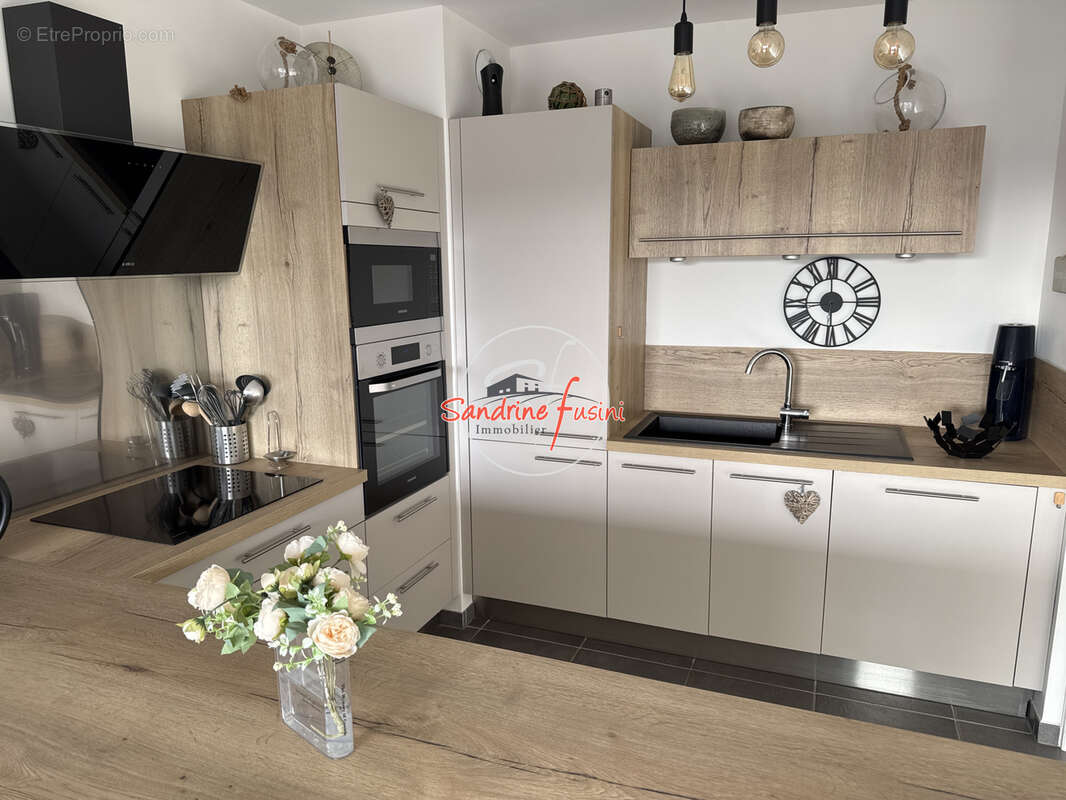 Appartement à SAINT-LAURENT-DU-VAR