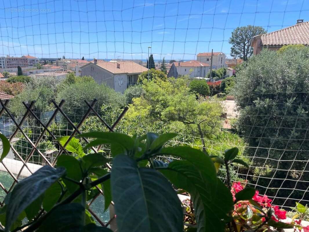 Appartement à SAINT-LAURENT-DU-VAR