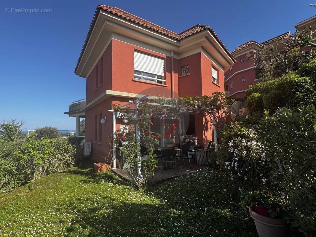 Appartement à MANDELIEU-LA-NAPOULE