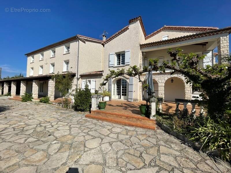 Maison à SAINT-HILAIRE-DE-BRETHMAS