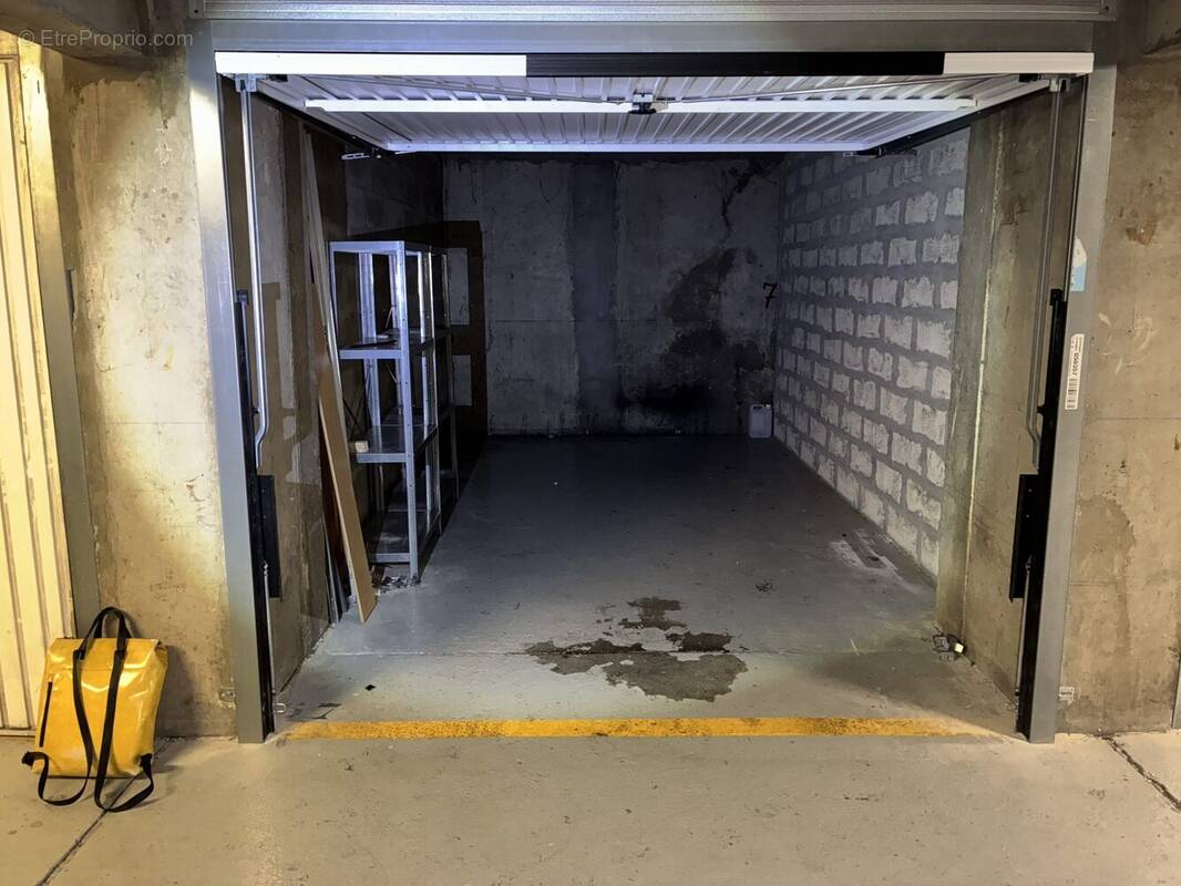 Parking à PARIS-19E