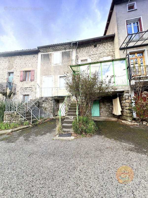 Maison à MONTPEZAT-SOUS-BAUZON