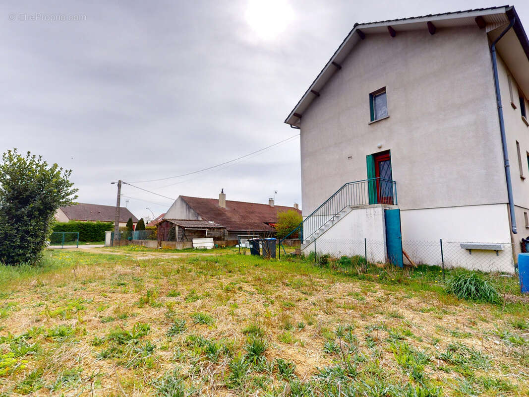 Maison à GENLIS