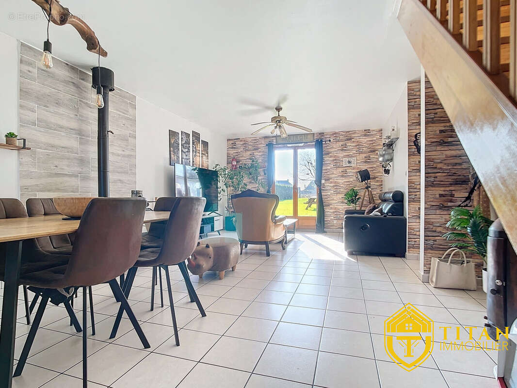  En exclusivité : Maison individuelle, 4 chambres, jardin et garage située sur la commune de Zutkerque (62370)-Titan-Immobilier - Maison à ZUTKERQUE