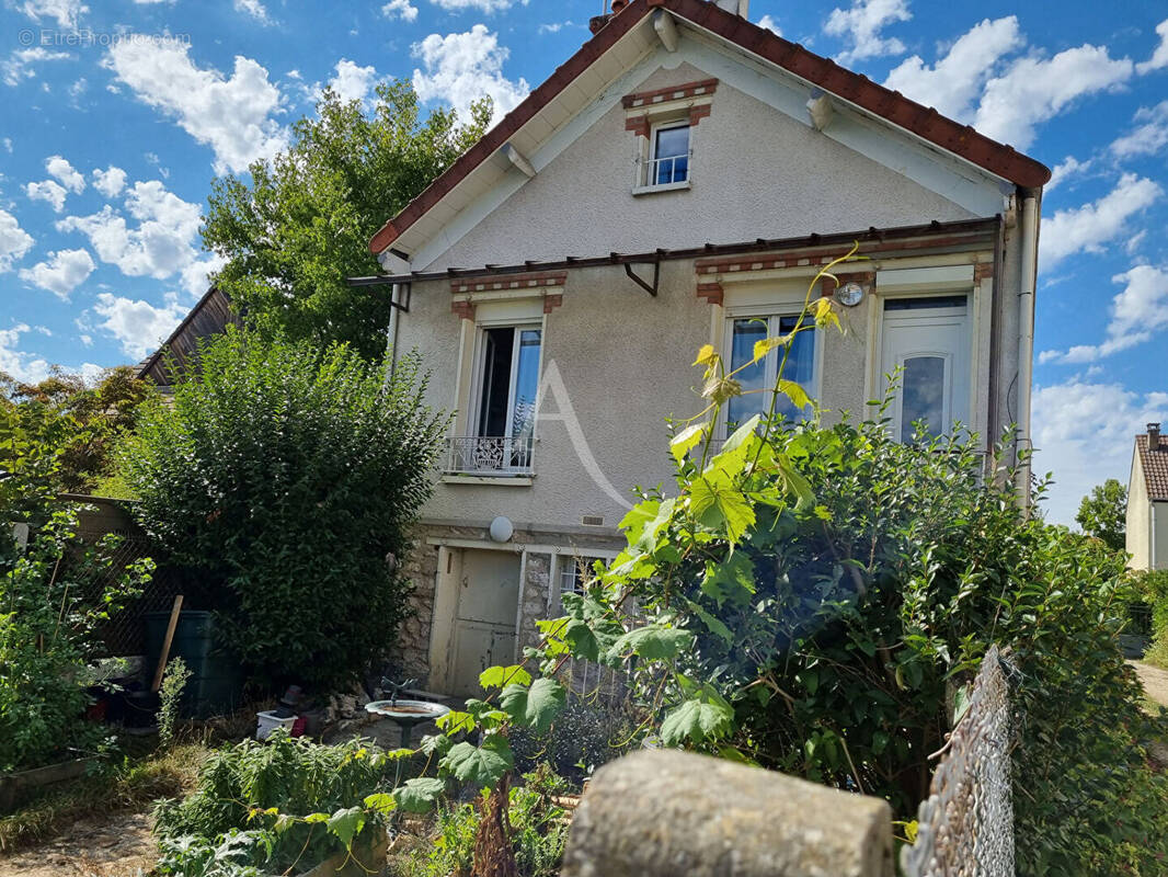 Maison à COMBS-LA-VILLE