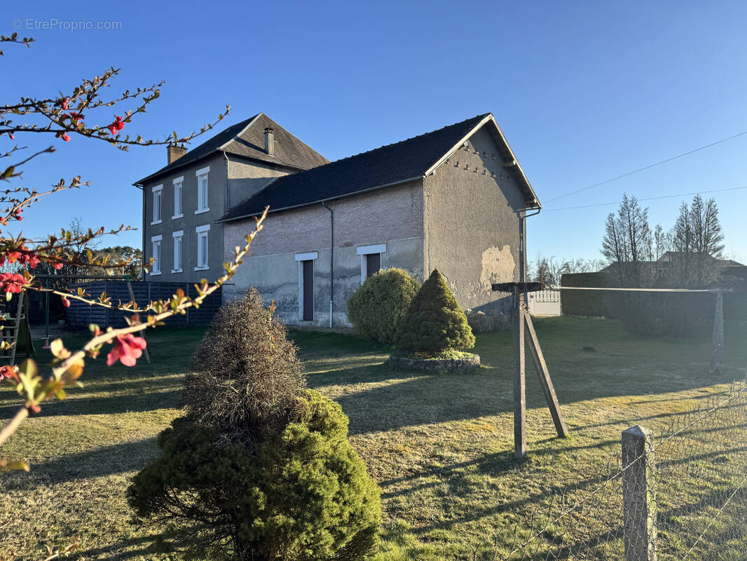 Maison à CORREZE