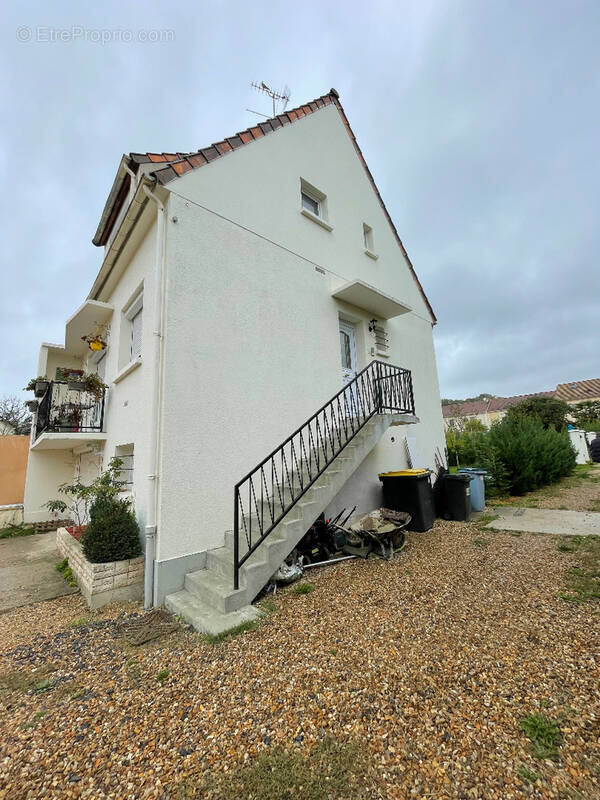 Appartement à CHAMPAGNE-SUR-OISE
