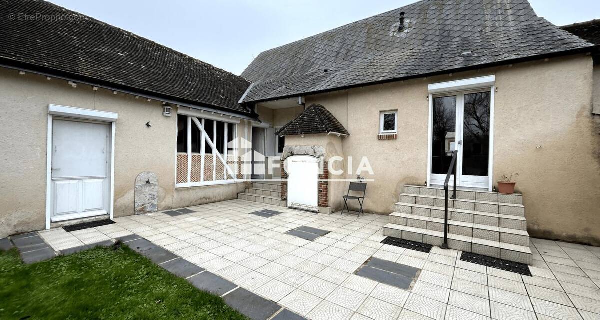 Maison à VER-LES-CHARTRES