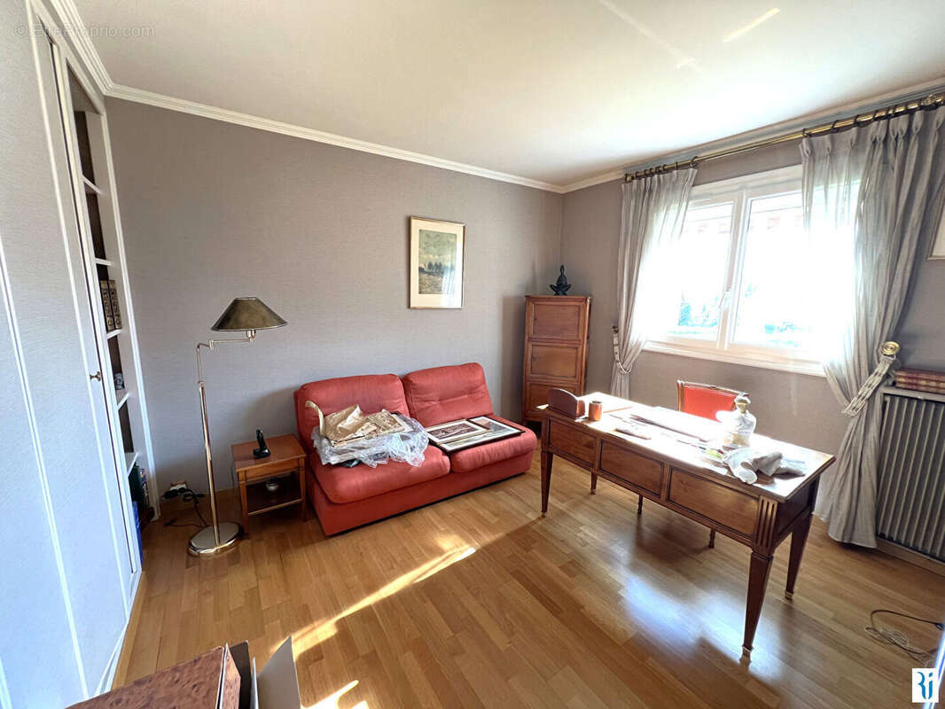 Appartement à LE MESNIL-ESNARD