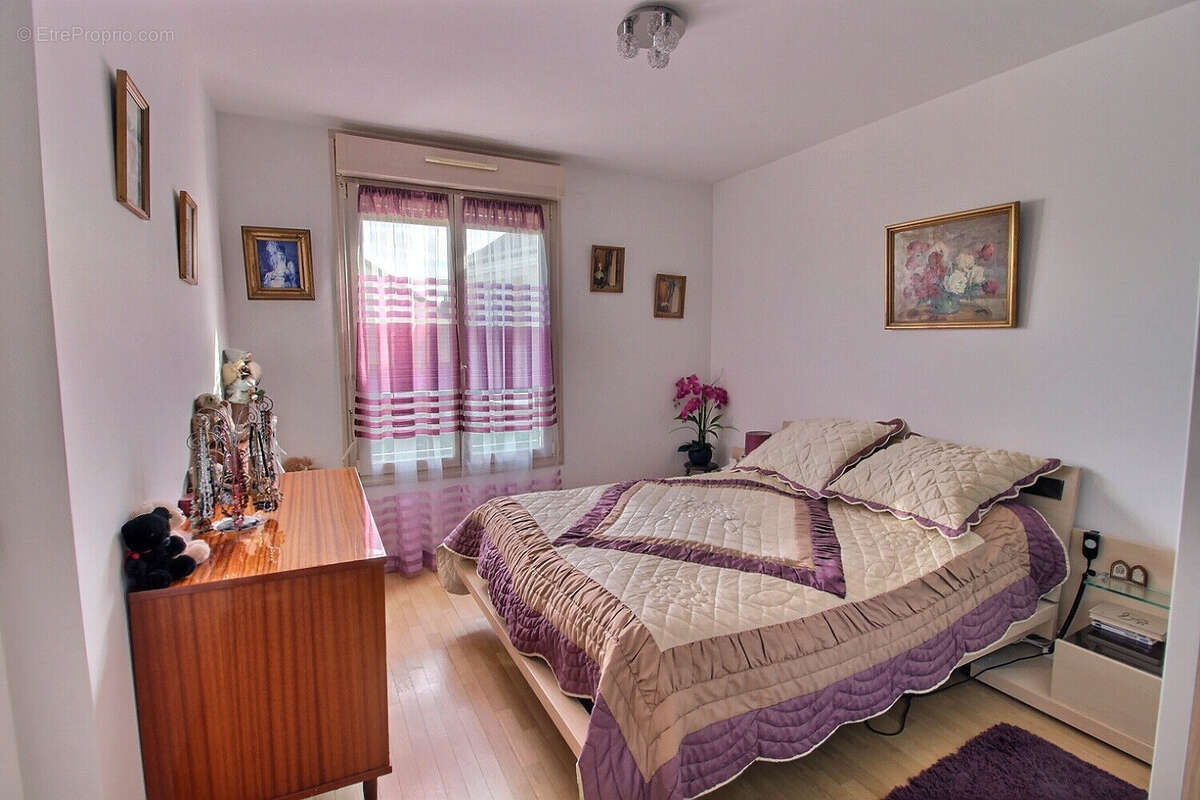 Appartement à LE MESNIL-SAINT-DENIS
