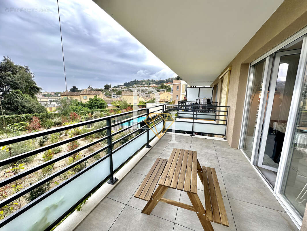 Appartement à SAINT-LAURENT-DU-VAR