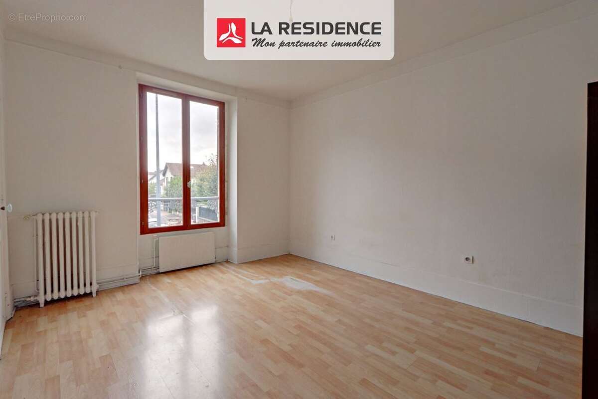 Appartement à BEAUCHAMP