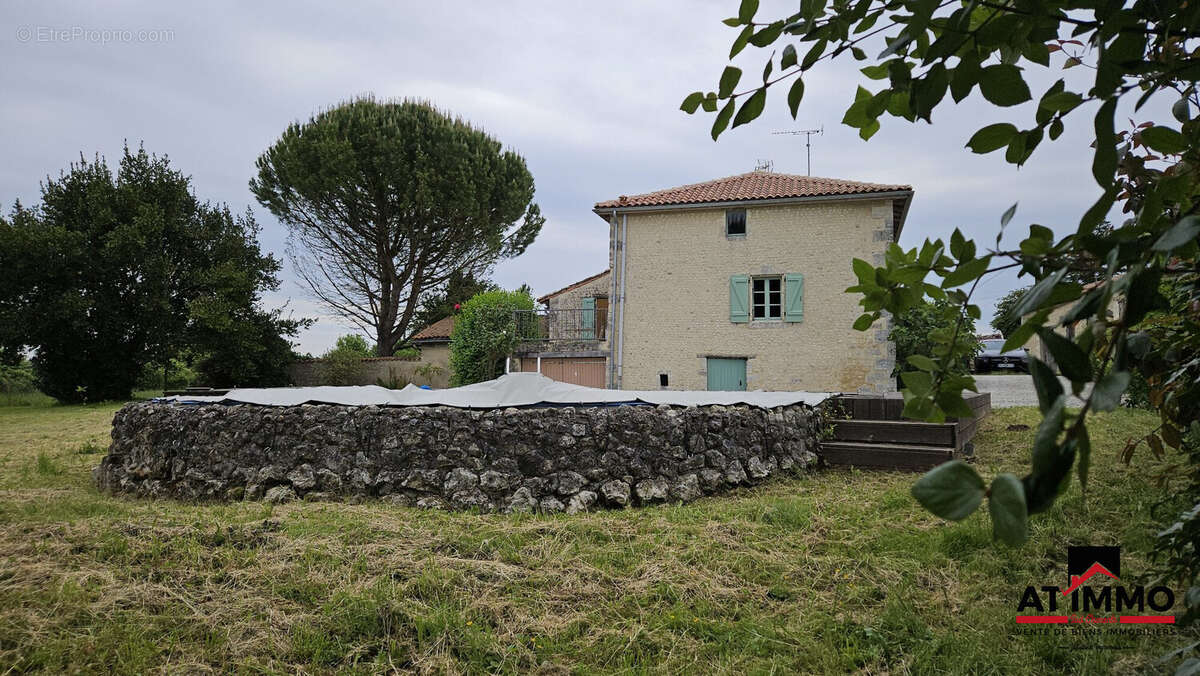 Maison à BESSAC