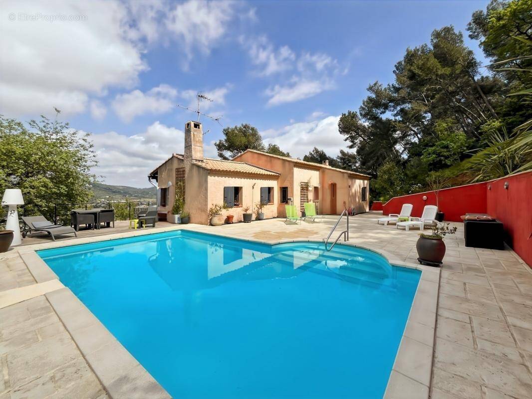 Maison à LA CRAU