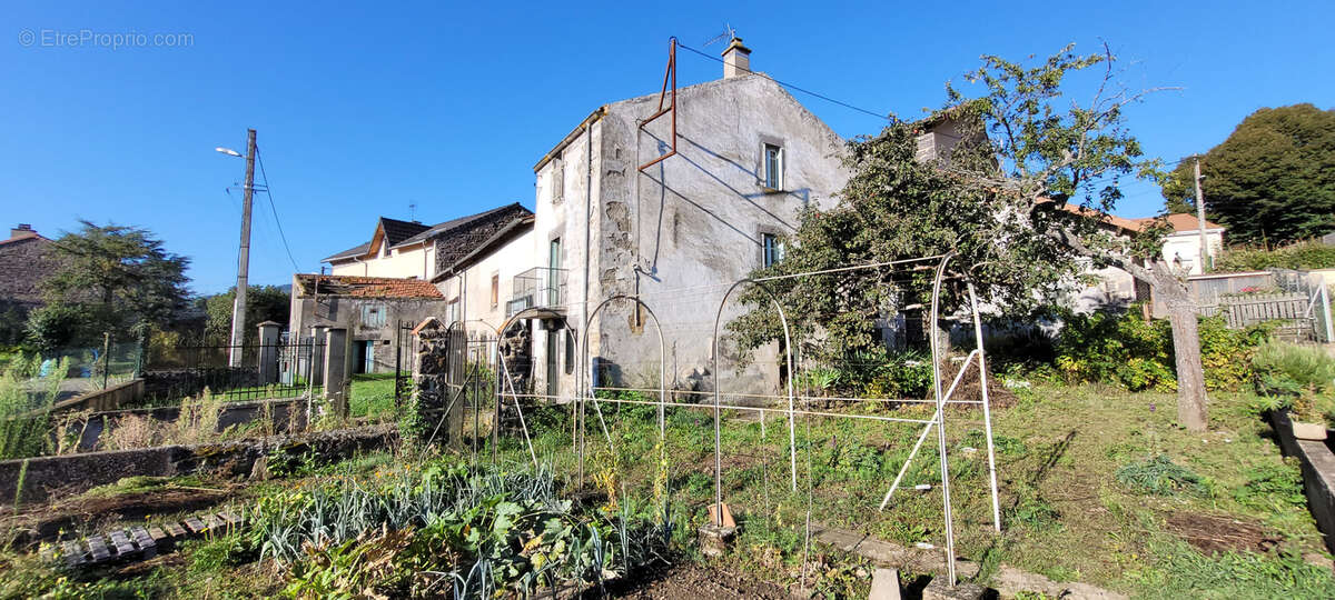 Maison à SAYAT