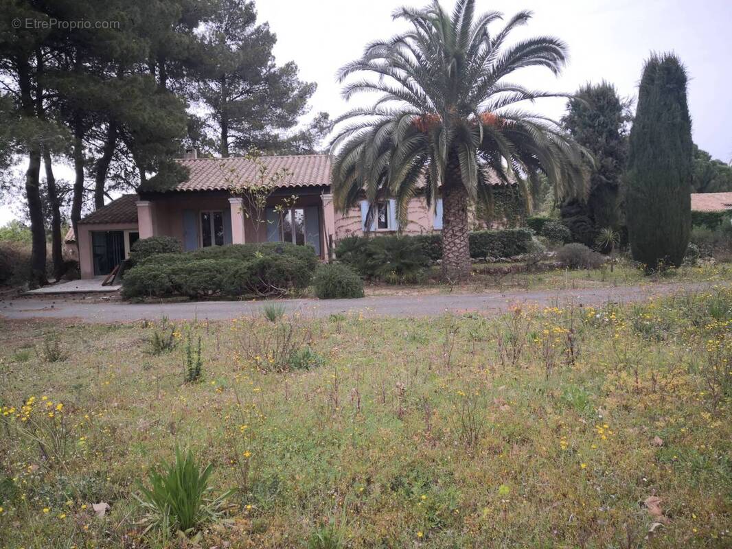 Maison à LE MUY