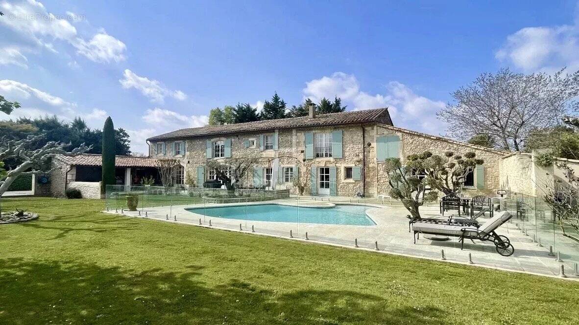Maison à MOURIES