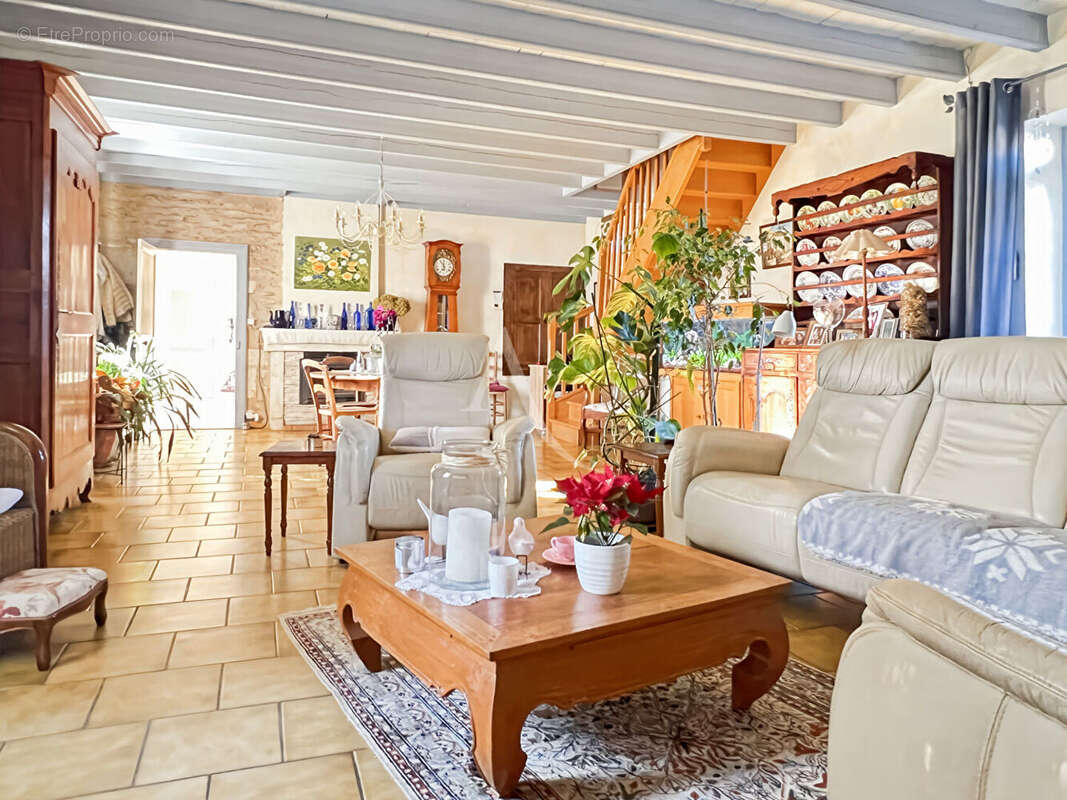 Maison à LE GUE-DE-VELLUIRE